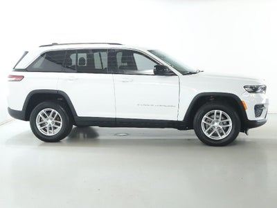 2023 Jeep Grand Cherokee Laredo X 4x4
