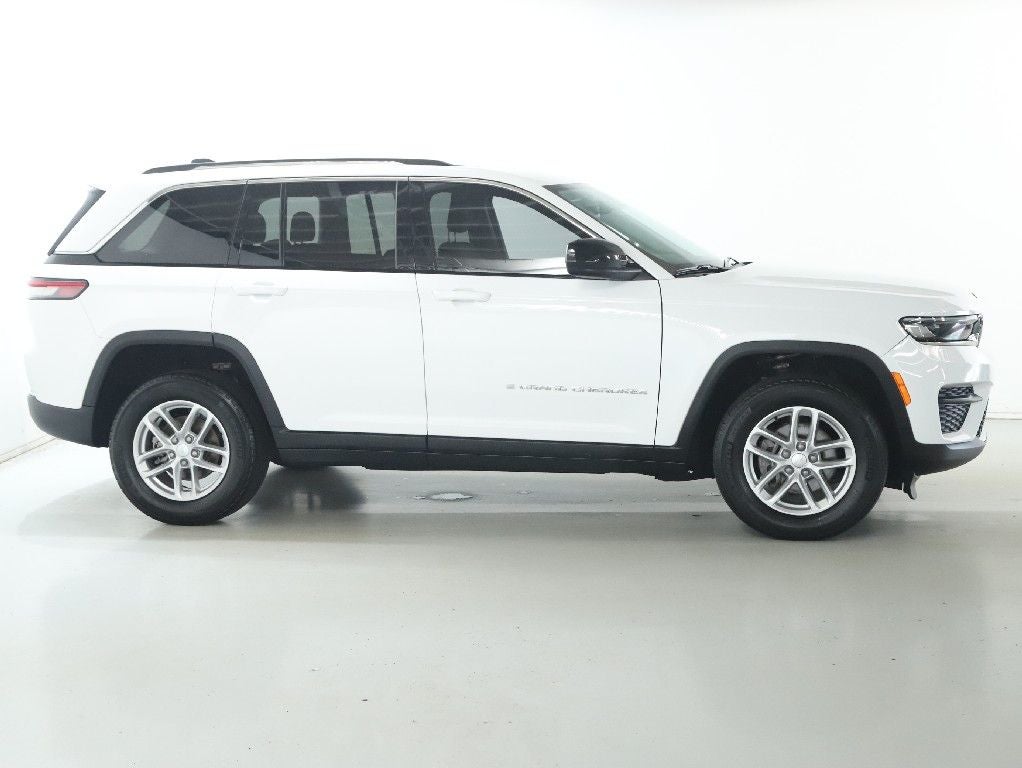 2023 Jeep Grand Cherokee Laredo X 4x4