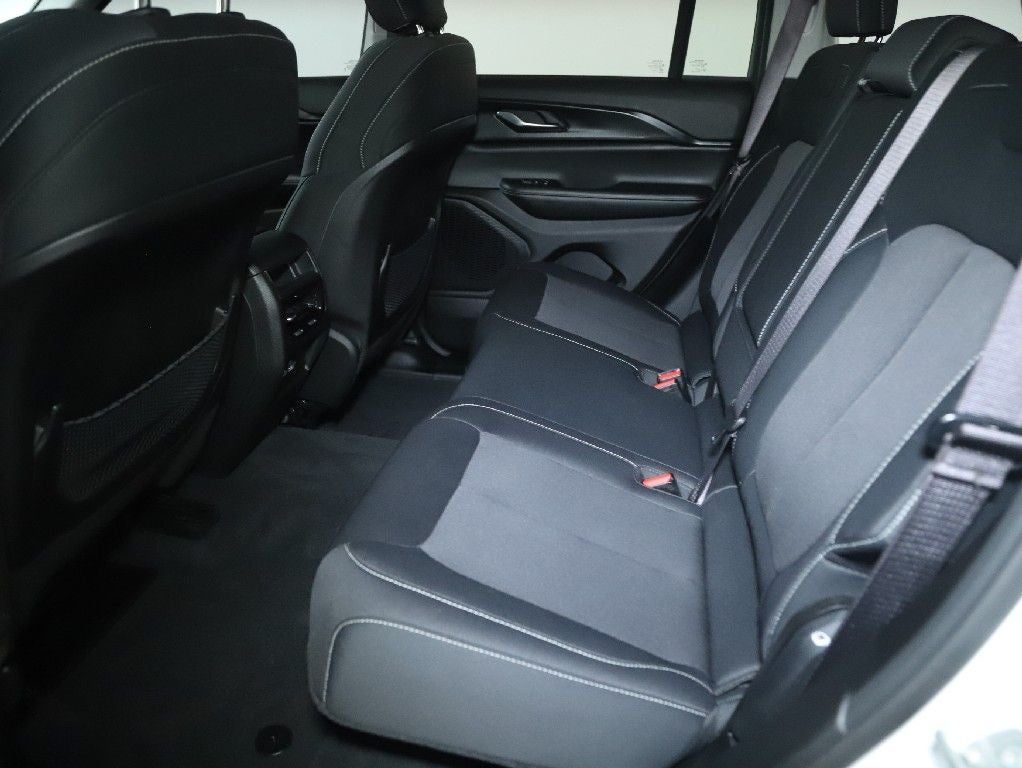 2023 Jeep Grand Cherokee Laredo X 4x4