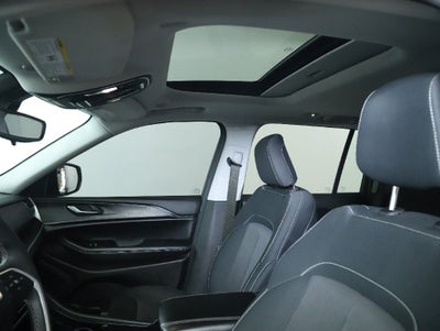 2023 Jeep Grand Cherokee Laredo X 4x4
