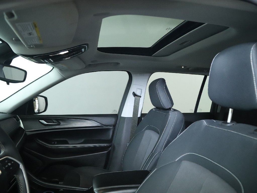 2023 Jeep Grand Cherokee Laredo X 4x4
