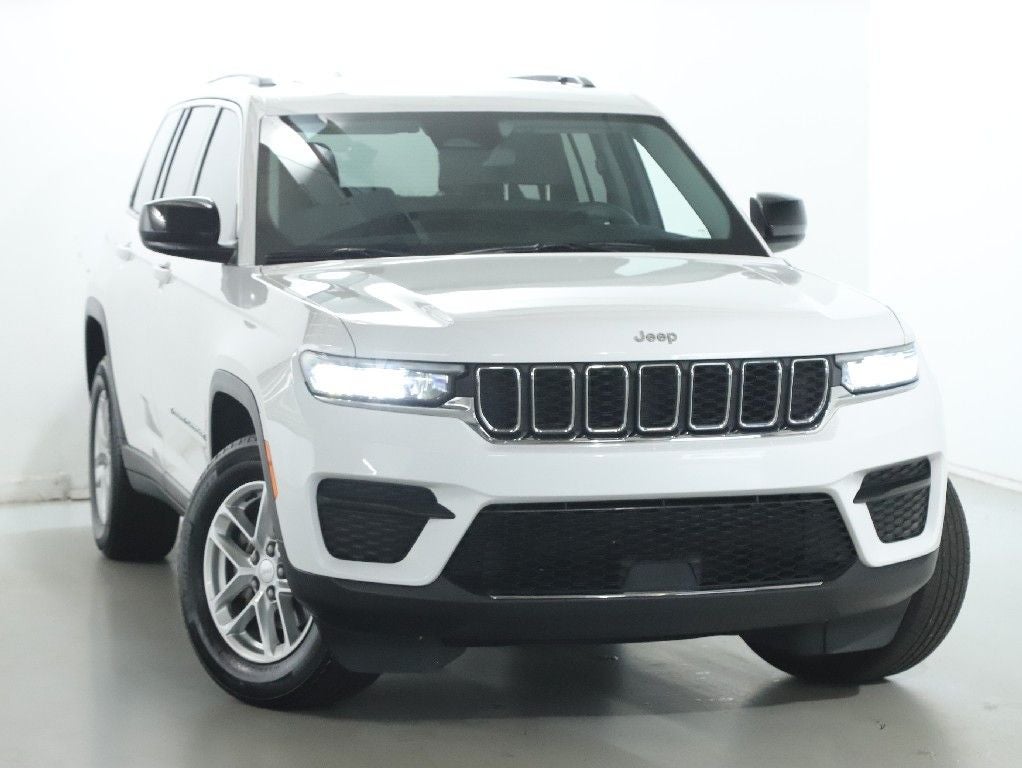 2023 Jeep Grand Cherokee Laredo X 4x4