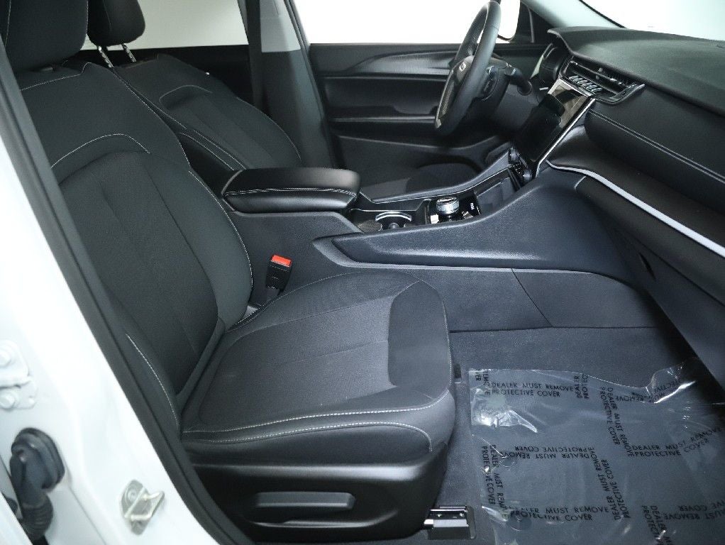 2023 Jeep Grand Cherokee Laredo X 4x4