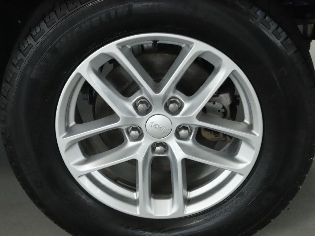 2023 Jeep Grand Cherokee Laredo X 4x4