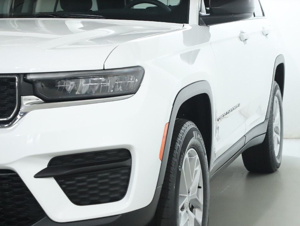 2023 Jeep Grand Cherokee Laredo X 4x4