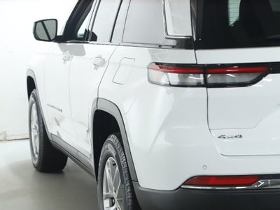 2023 Jeep Grand Cherokee Laredo X 4x4