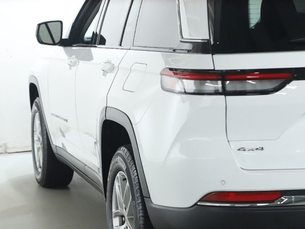 2023 Jeep Grand Cherokee Laredo X 4x4