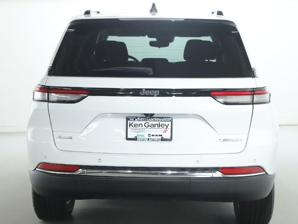 2023 Jeep Grand Cherokee Laredo X 4x4