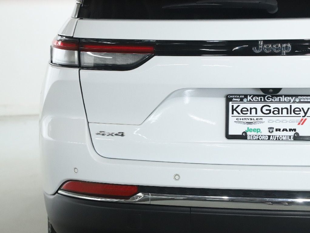 2023 Jeep Grand Cherokee Laredo X 4x4