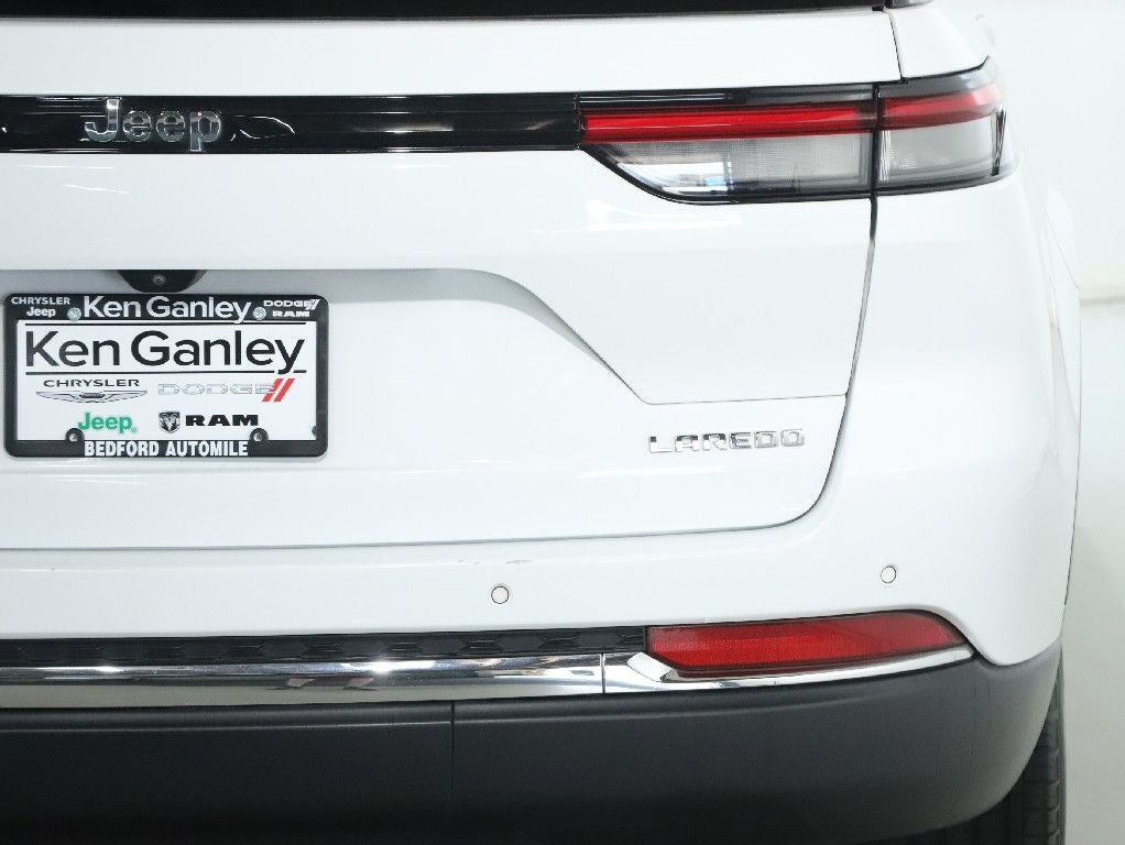2023 Jeep Grand Cherokee Laredo X 4x4