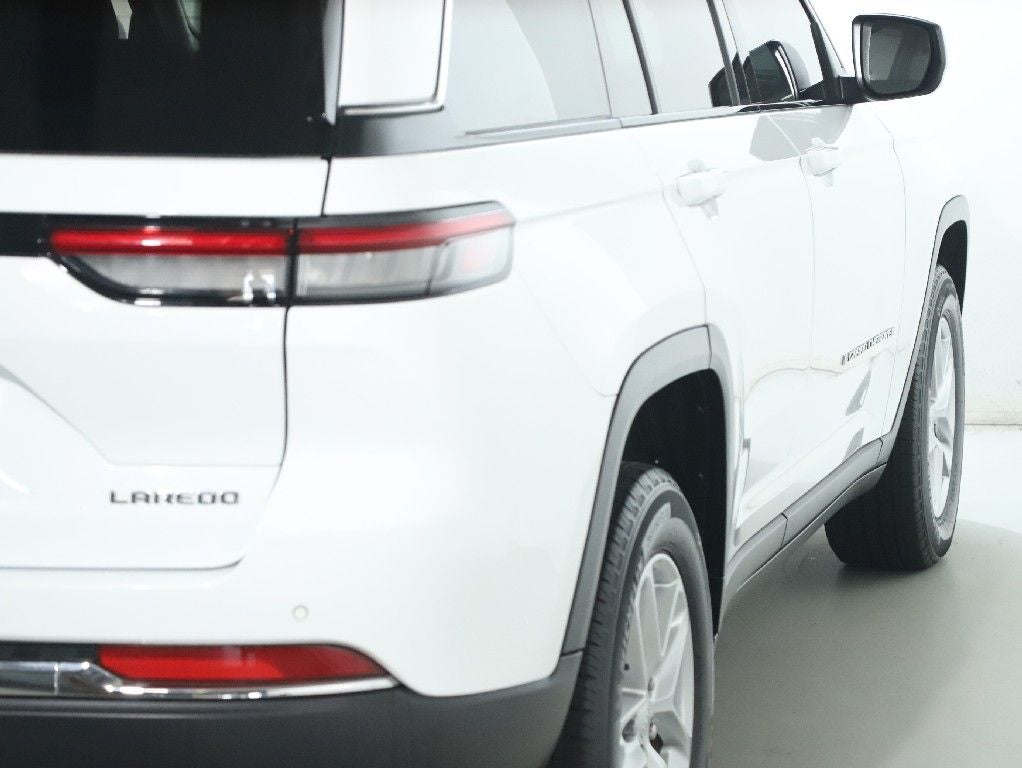 2023 Jeep Grand Cherokee Laredo X 4x4