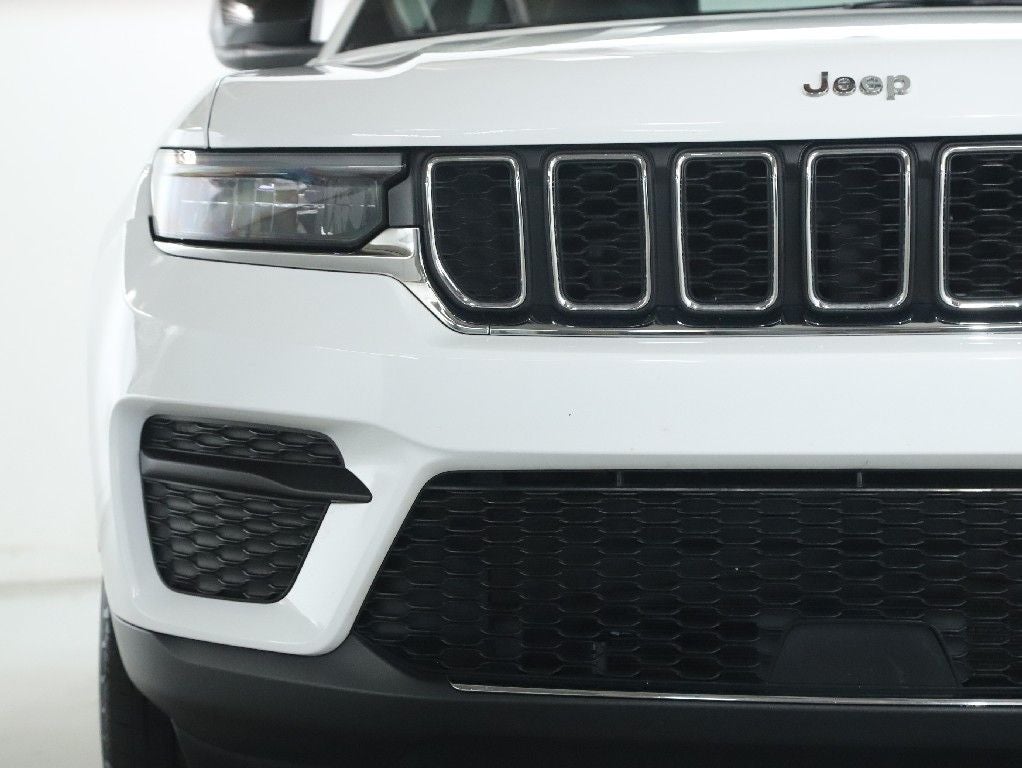 2023 Jeep Grand Cherokee Laredo X 4x4