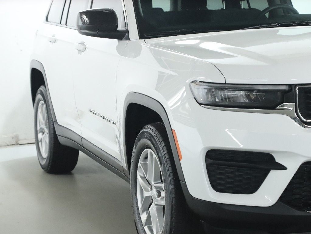 2023 Jeep Grand Cherokee Laredo X 4x4