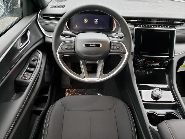 2025 Jeep Grand Cherokee GRAND CHEROKEE LAREDO 4X4