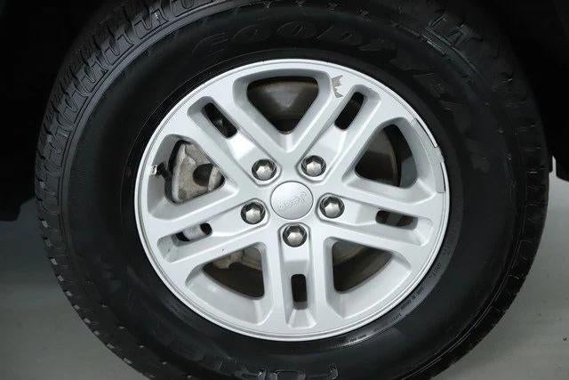 2023 Jeep Grand Cherokee Laredo 4x4