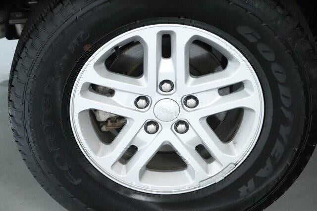 2023 Jeep Grand Cherokee Laredo 4x4