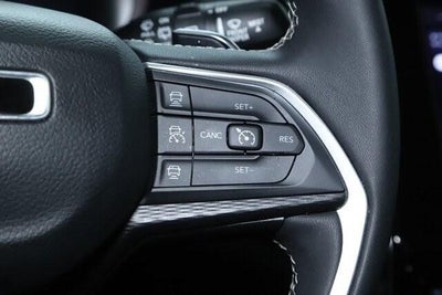 2023 Jeep Grand Cherokee Laredo 4x4