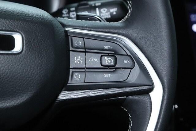 2023 Jeep Grand Cherokee Laredo 4x4