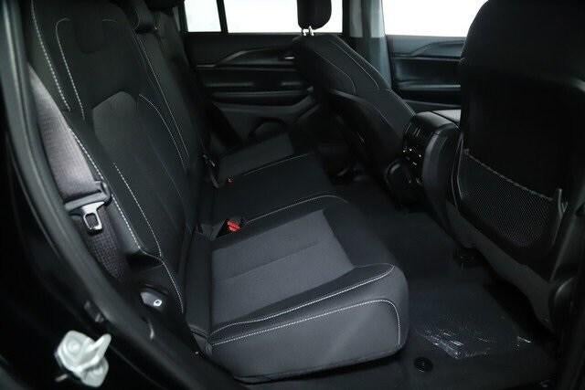 2023 Jeep Grand Cherokee Laredo 4x4