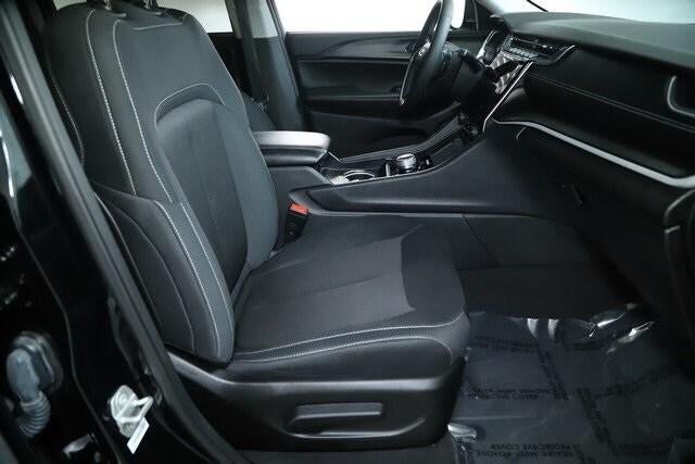 2023 Jeep Grand Cherokee Laredo 4x4