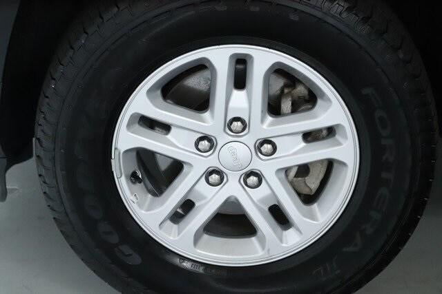 2023 Jeep Grand Cherokee Laredo 4x4