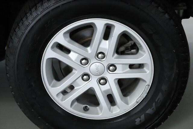 2023 Jeep Grand Cherokee Laredo 4x4