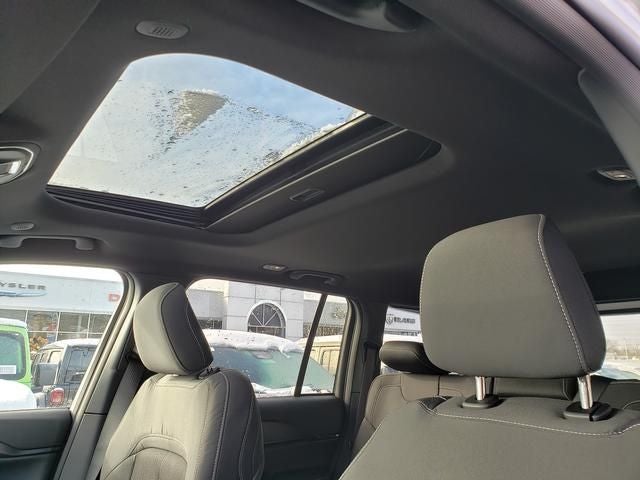 2025 Jeep Grand Cherokee GRAND CHEROKEE LAREDO X 4X4