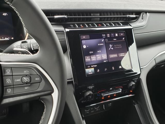 2025 Jeep Grand Cherokee GRAND CHEROKEE LAREDO X 4X4