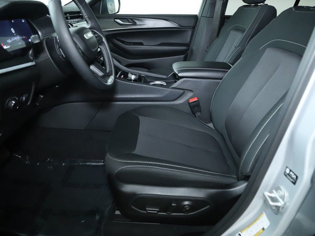 2025 Jeep Grand Cherokee Laredo X 4x4