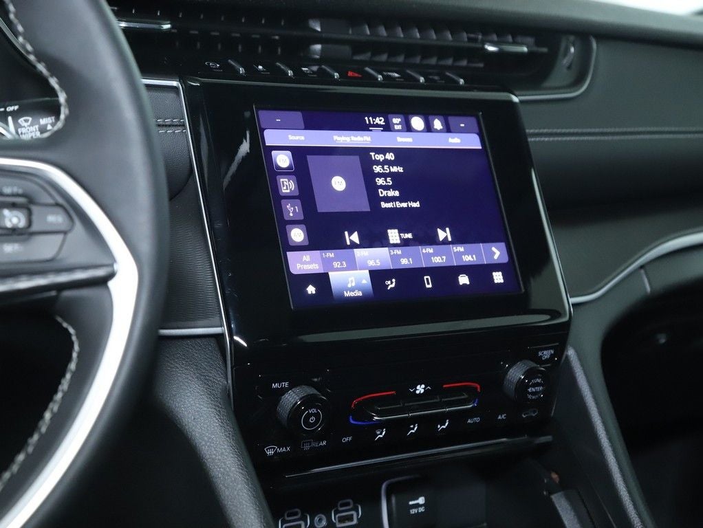 2025 Jeep Grand Cherokee Laredo X 4x4