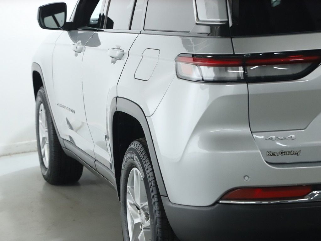 2025 Jeep Grand Cherokee Laredo X 4x4