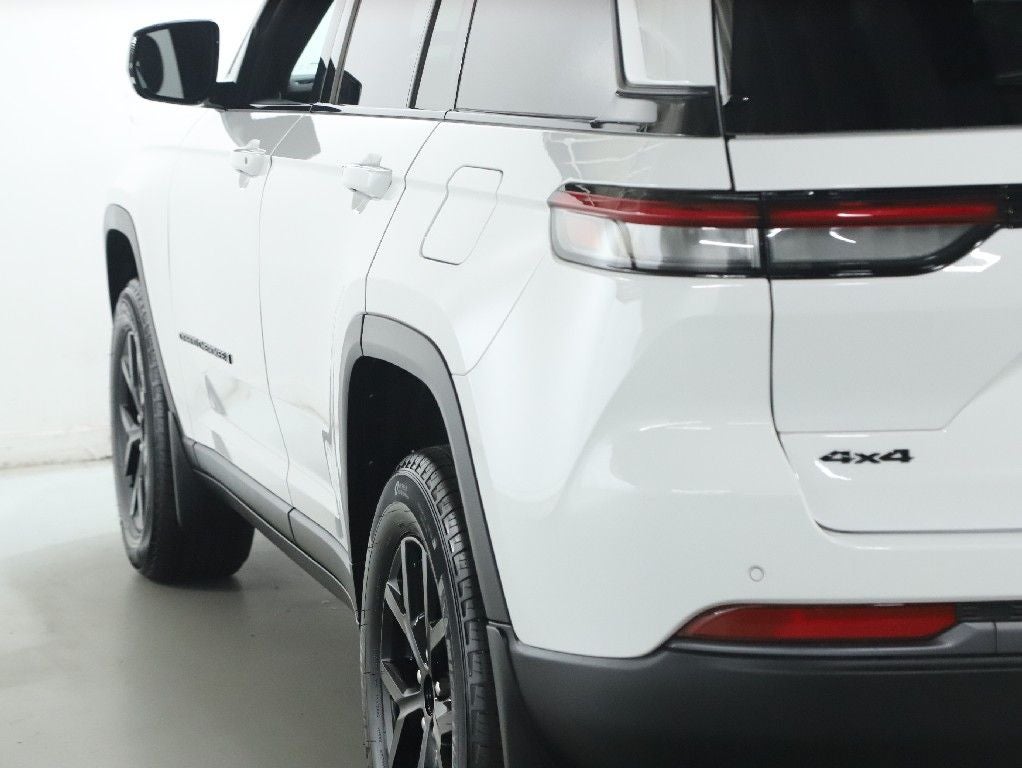 2026 Jeep Grand Cherokee Altitude 4x4