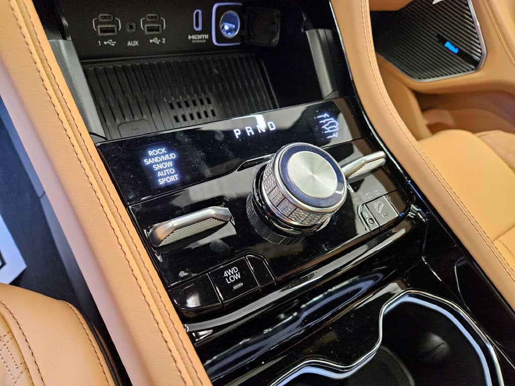 2027 Jeep Grand Cherokee GRAND CHEROKEE SUMMIT 4X4