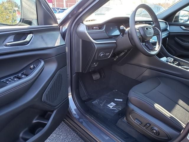 2025 Jeep Grand Cherokee GRAND CHEROKEE L LAREDO X 4X4