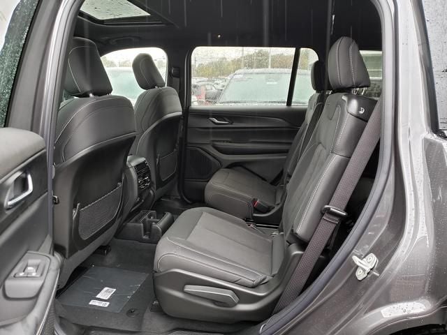 2025 Jeep Grand Cherokee GRAND CHEROKEE L LAREDO X 4X4