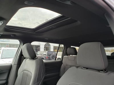 2025 Jeep Grand Cherokee GRAND CHEROKEE L LAREDO X 4X4