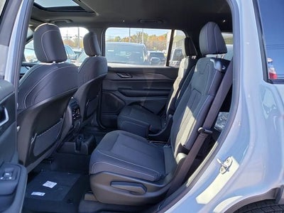 2025 Jeep Grand Cherokee GRAND CHEROKEE L LAREDO X 4X4