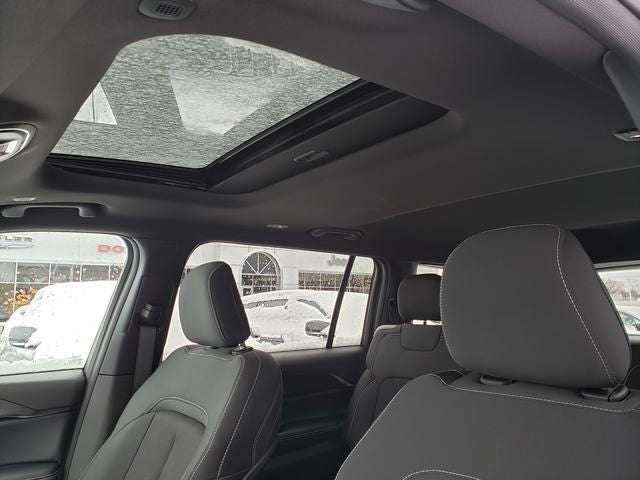 2025 Jeep Grand Cherokee GRAND CHEROKEE L LAREDO X 4X4