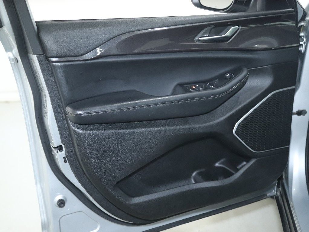 2022 Jeep Grand Cherokee L Laredo 4x4