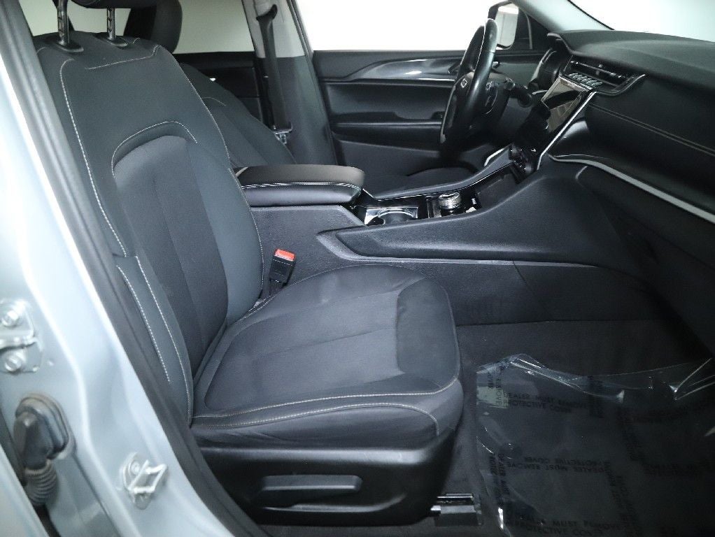 2022 Jeep Grand Cherokee L Laredo 4x4
