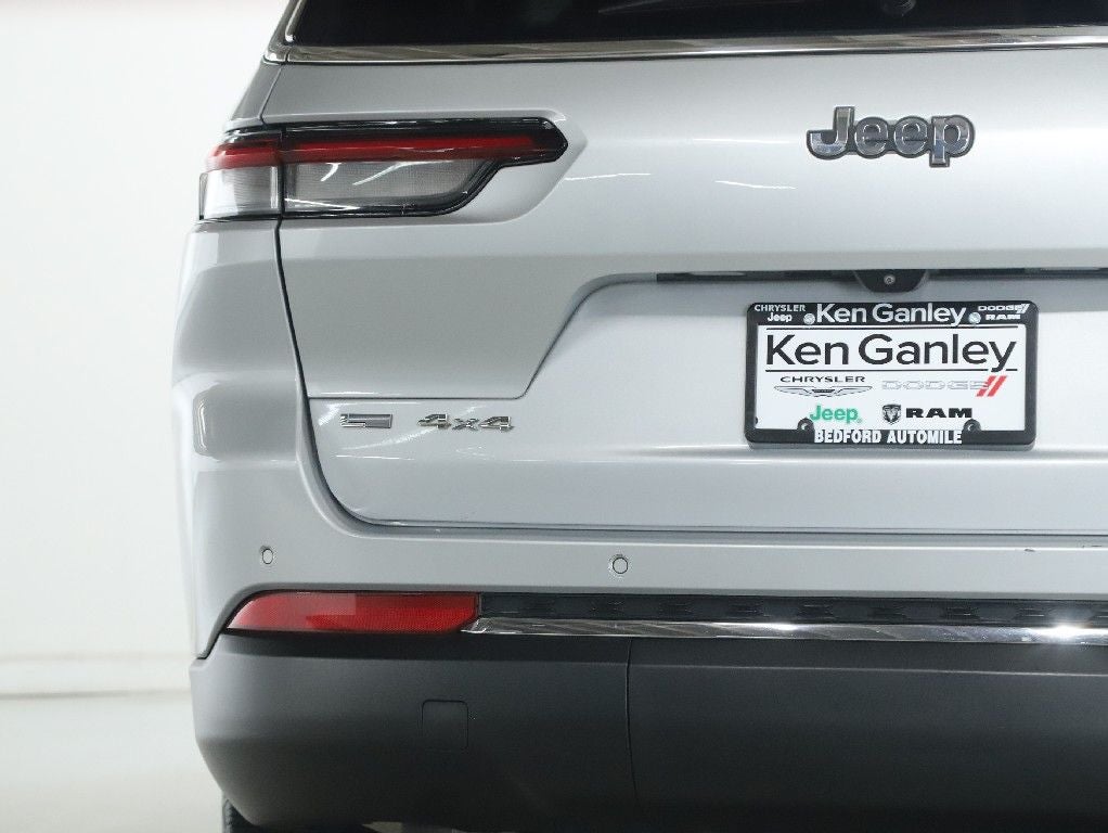 2022 Jeep Grand Cherokee L Laredo 4x4
