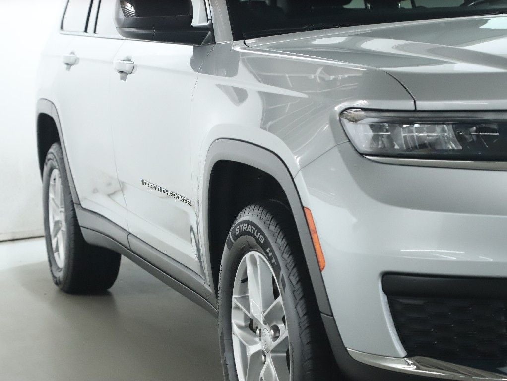 2022 Jeep Grand Cherokee L Laredo 4x4