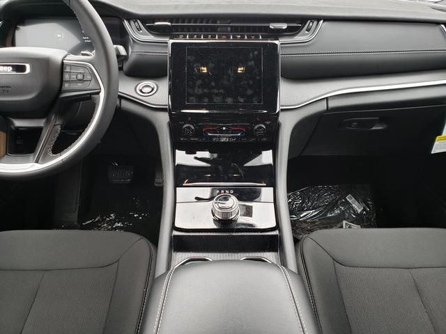 2025 Jeep Grand Cherokee GRAND CHEROKEE L LAREDO X 4X4