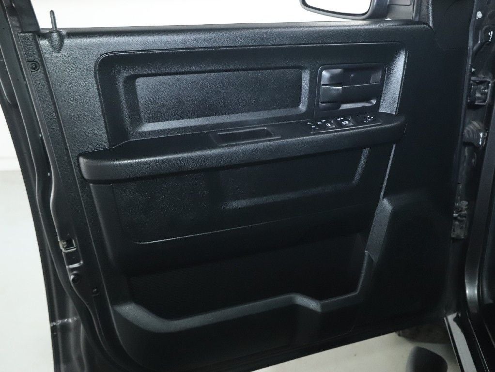 2017 RAM 1500 Express Quad Cab 4x4 6'4' Box