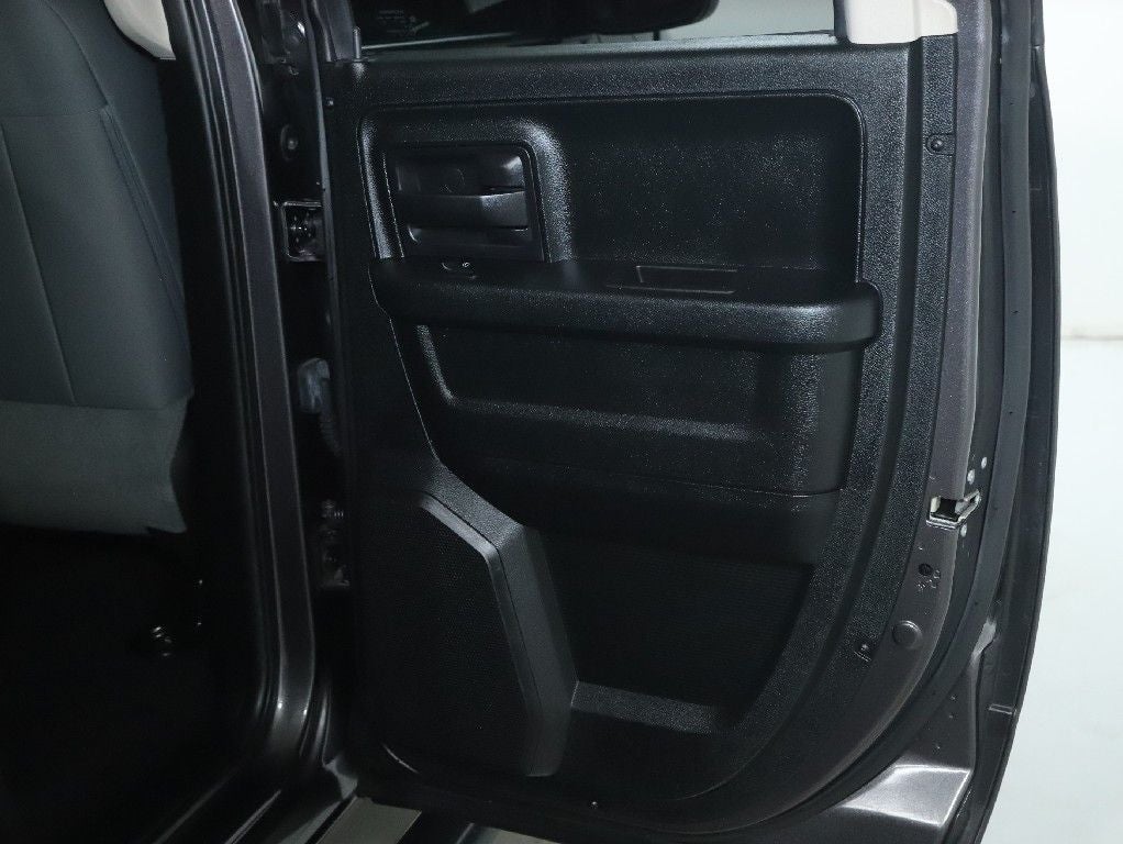 2017 RAM 1500 Express Quad Cab 4x4 6'4' Box