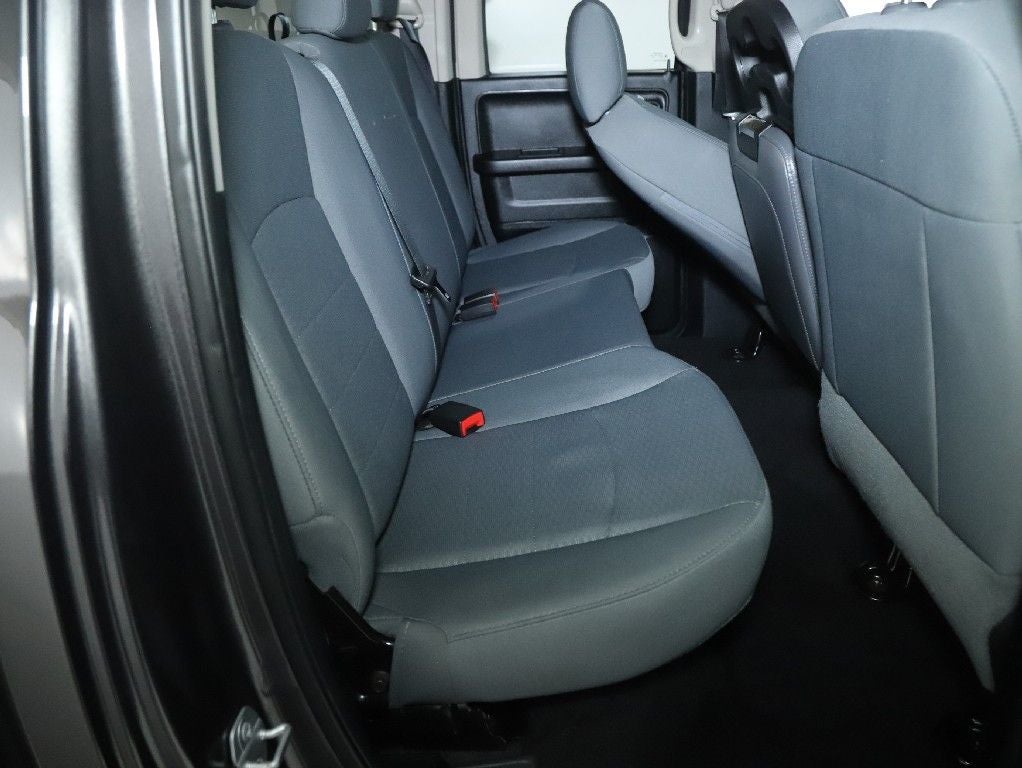 2017 RAM 1500 Express Quad Cab 4x4 6'4' Box