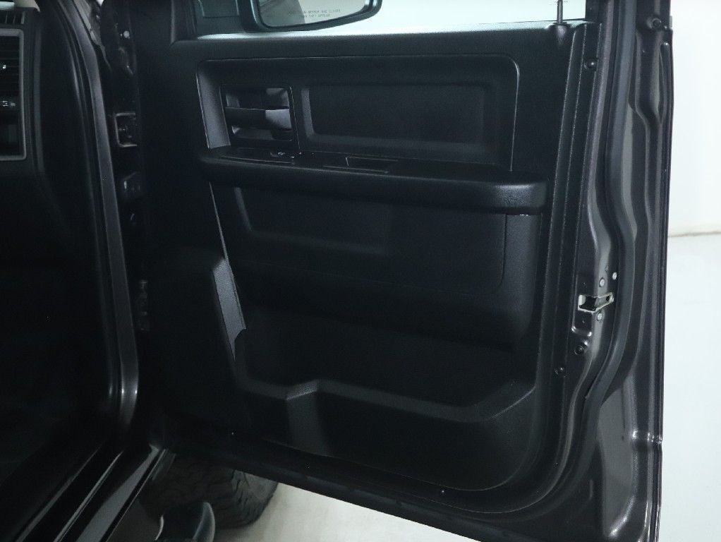 2017 RAM 1500 Express Quad Cab 4x4 6'4' Box