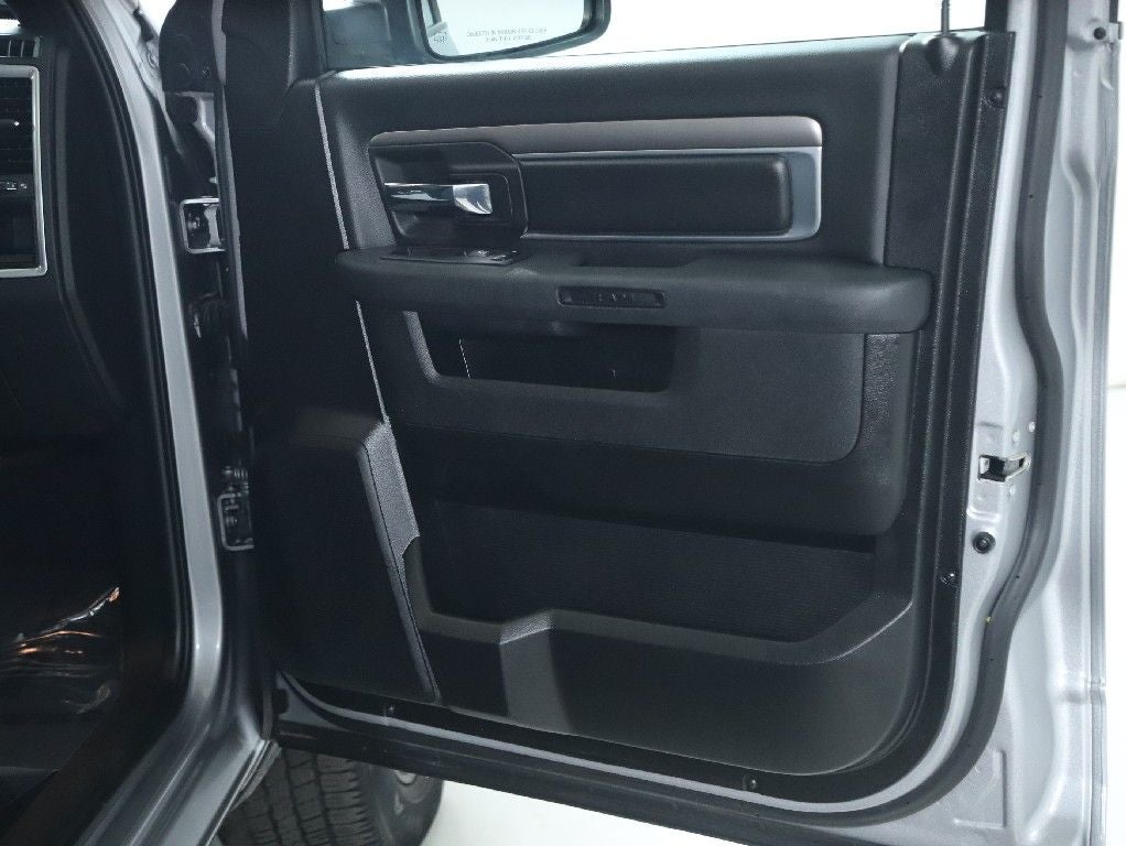 2024 RAM 1500 Classic Warlock Crew Cab 4x4 5'7' Box