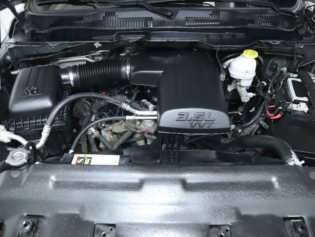 2024 RAM 1500 Classic Warlock Crew Cab 4x4 5'7' Box