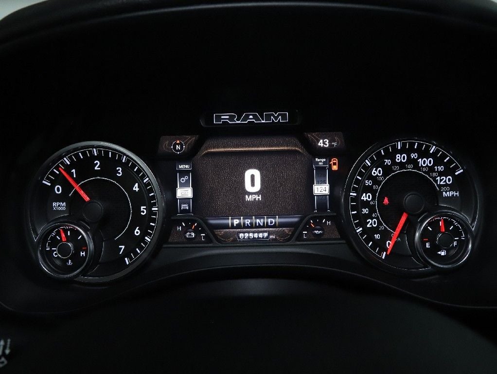 2022 RAM 1500 Big Horn Quad Cab 4x4 6'4' Box